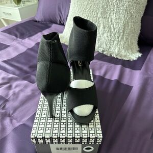Brand New , New Bella Mousse Fit Women Heel
